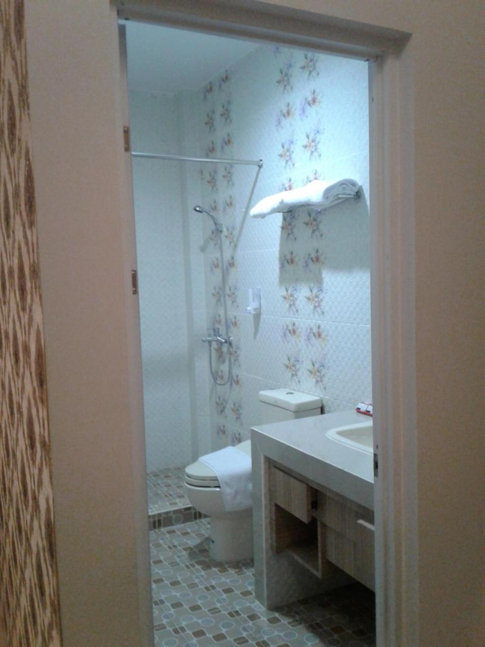 Fortune Front One Hotel Kendari Exterior foto