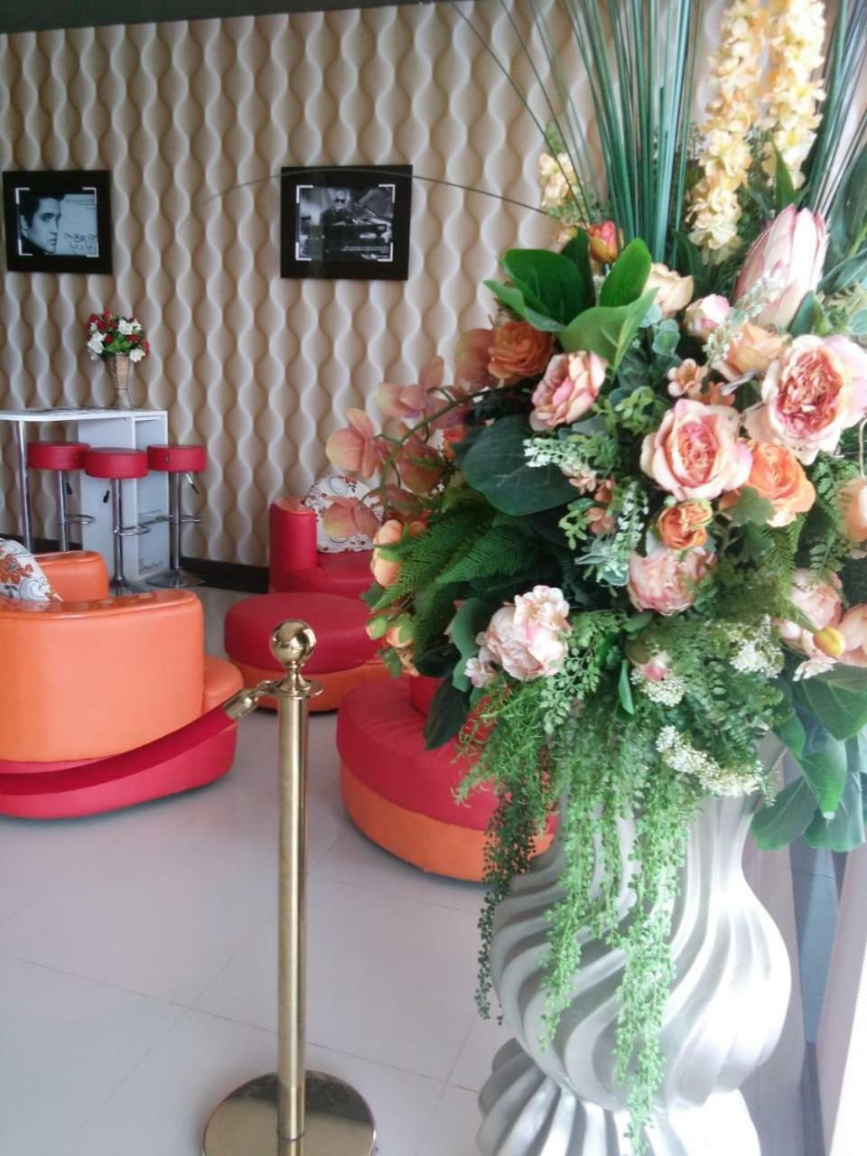 Fortune Front One Hotel Kendari Exterior foto