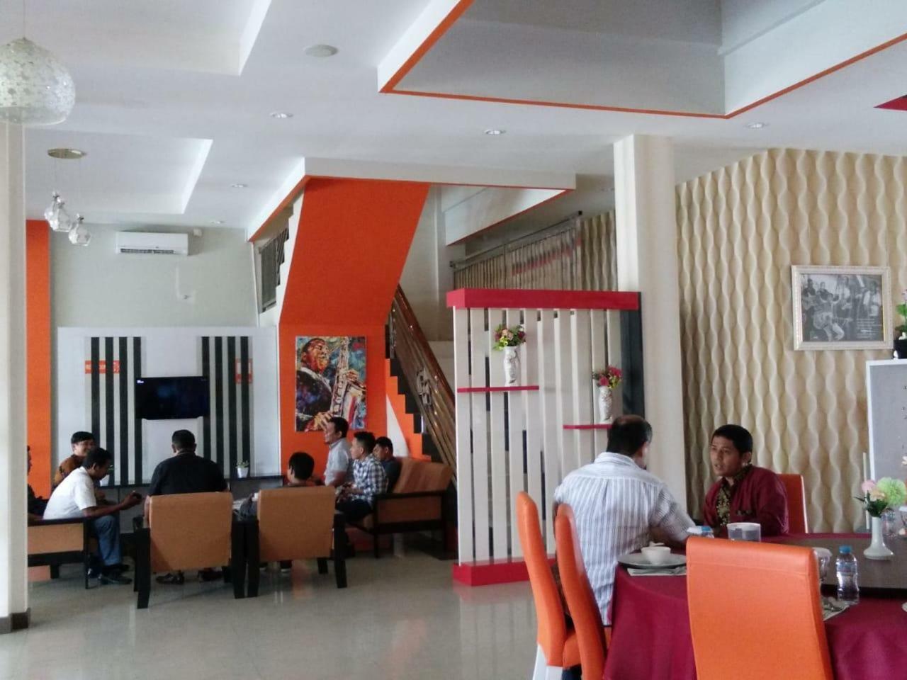 Fortune Front One Hotel Kendari Exterior foto