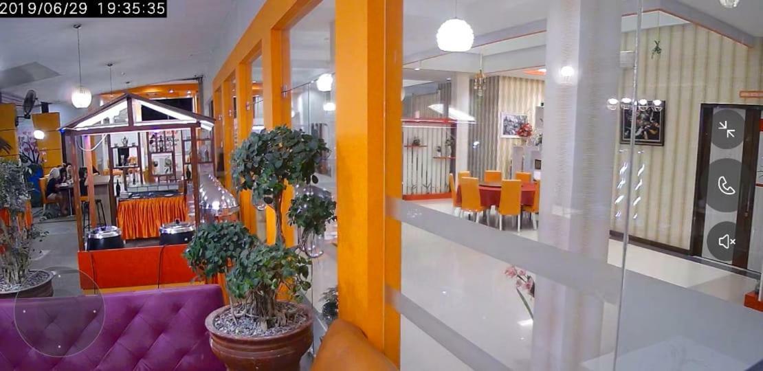 Fortune Front One Hotel Kendari Exterior foto