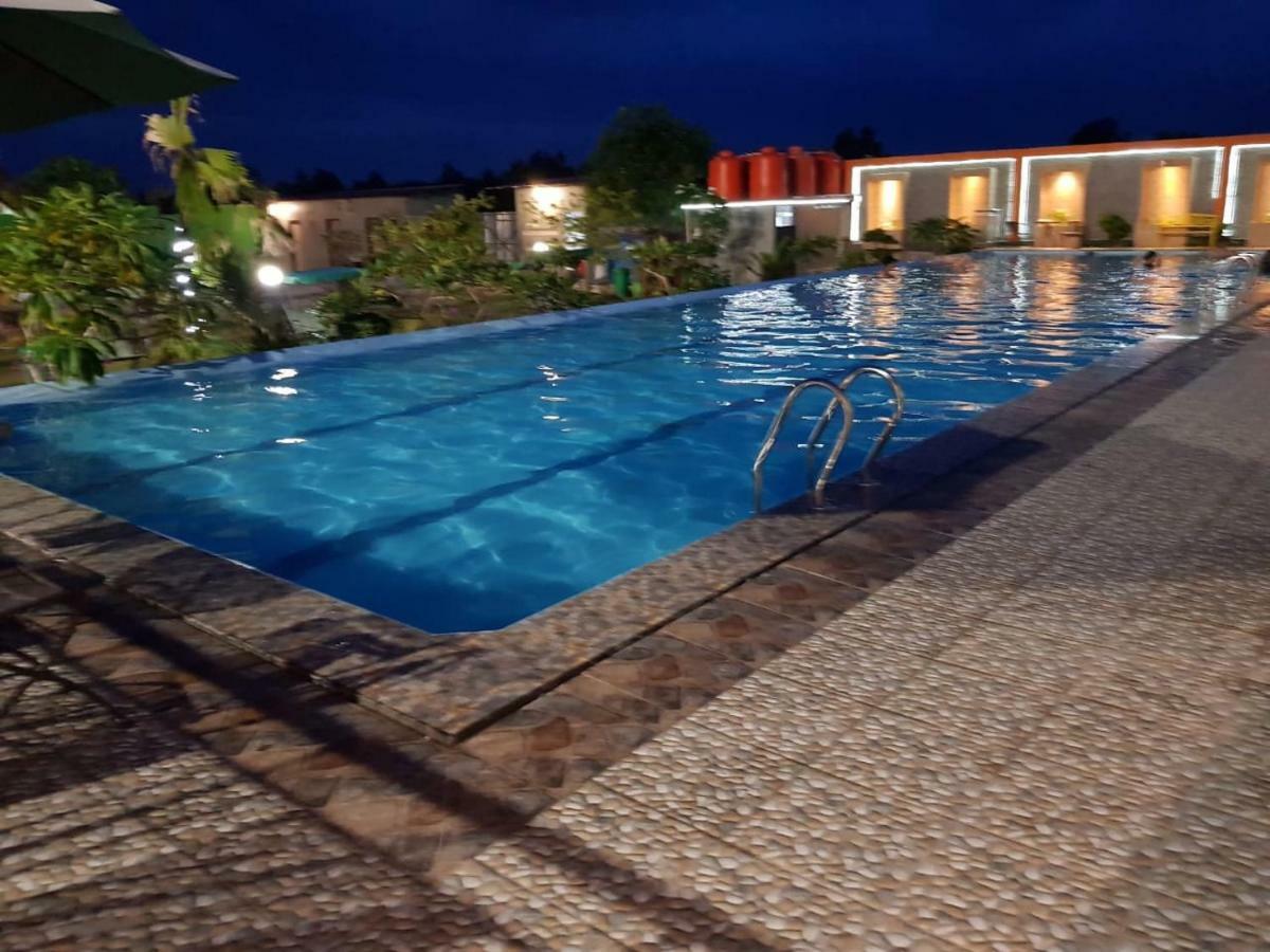 Fortune Front One Hotel Kendari Exterior foto