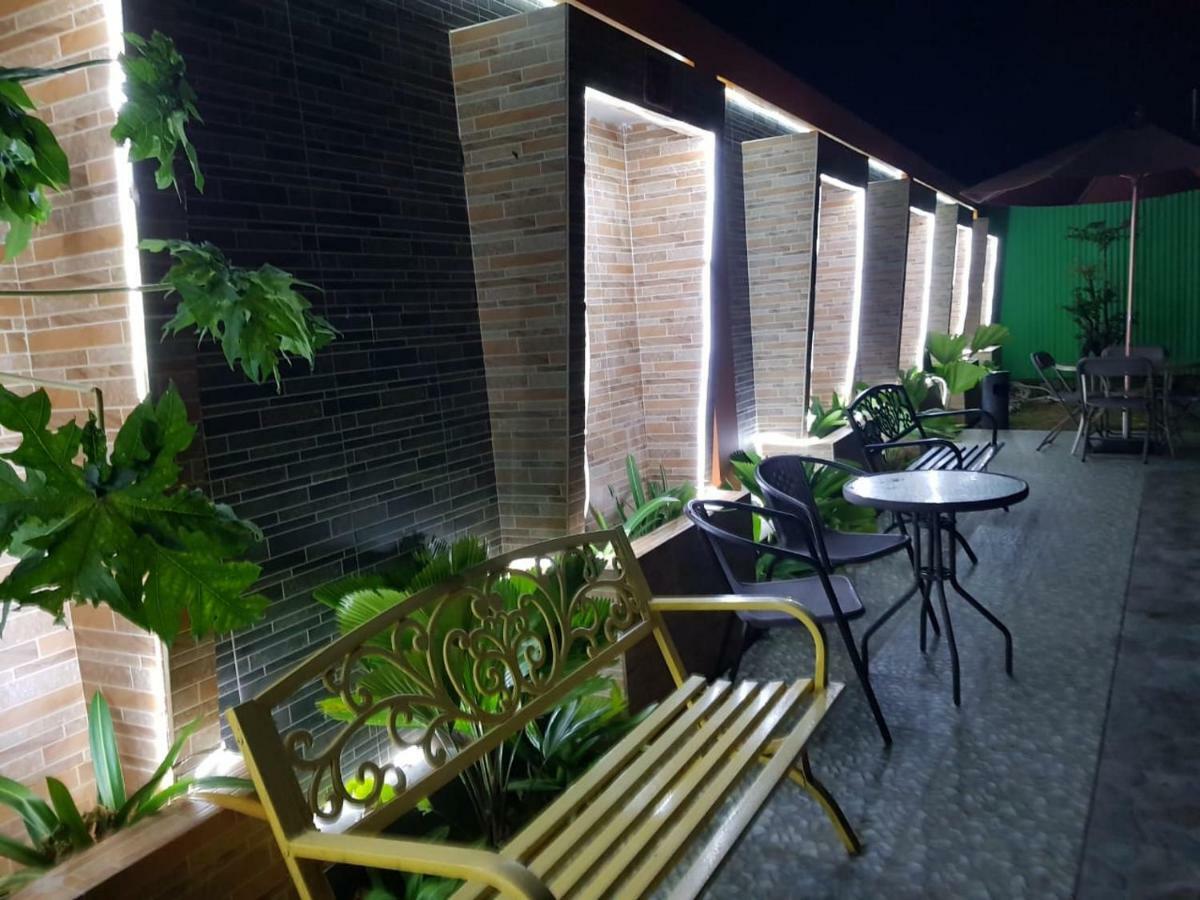 Fortune Front One Hotel Kendari Exterior foto
