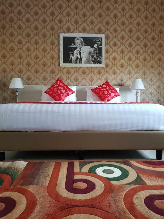 Fortune Front One Hotel Kendari Exterior foto